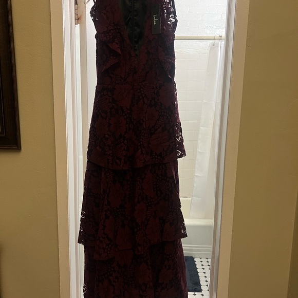 NWT Lulus Molinetto Burgundy Lace Ruffled Tiered Sleeveless Maxi Dress - Size XS - Picture 3 of 5